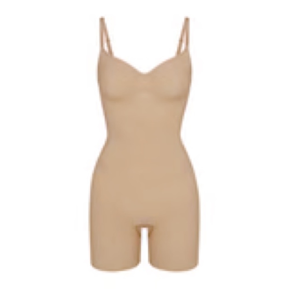 Skims - Seamless sculpt mid thigh body suit